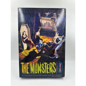 Polar Lights Playing Mantis 1997 The Munsters All Plastic Assembly Kit #5013 NEW